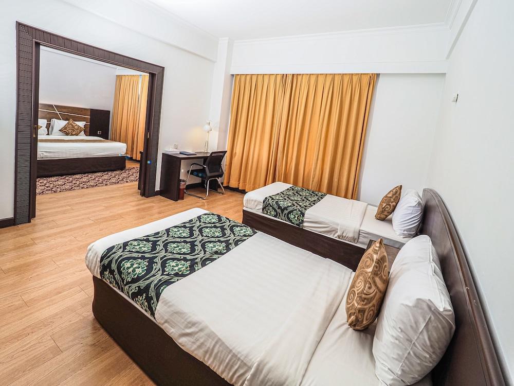 Regalpark Hotel Куала-Лумпур Экстерьер фото