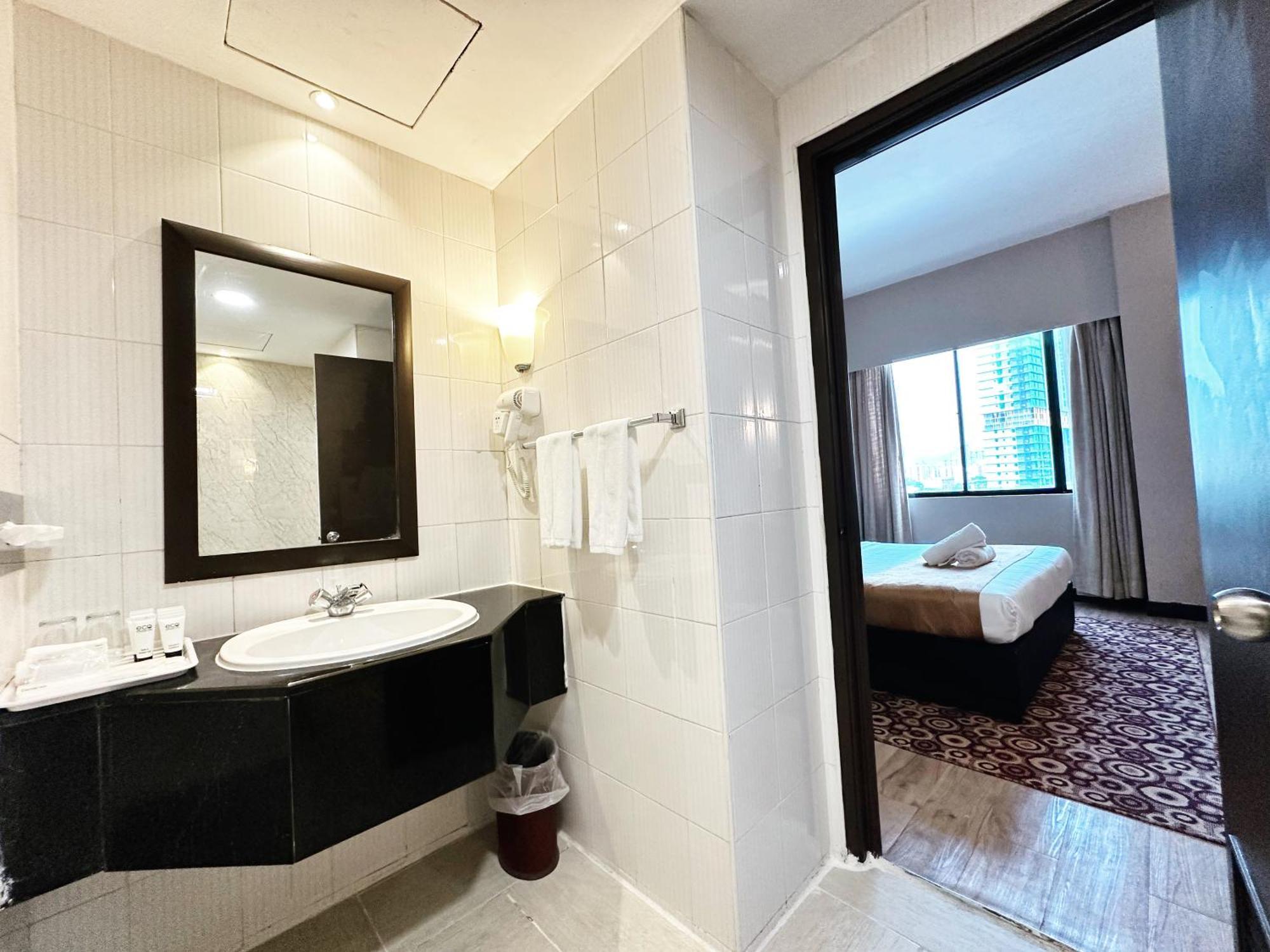 Regalpark Hotel Куала-Лумпур Экстерьер фото