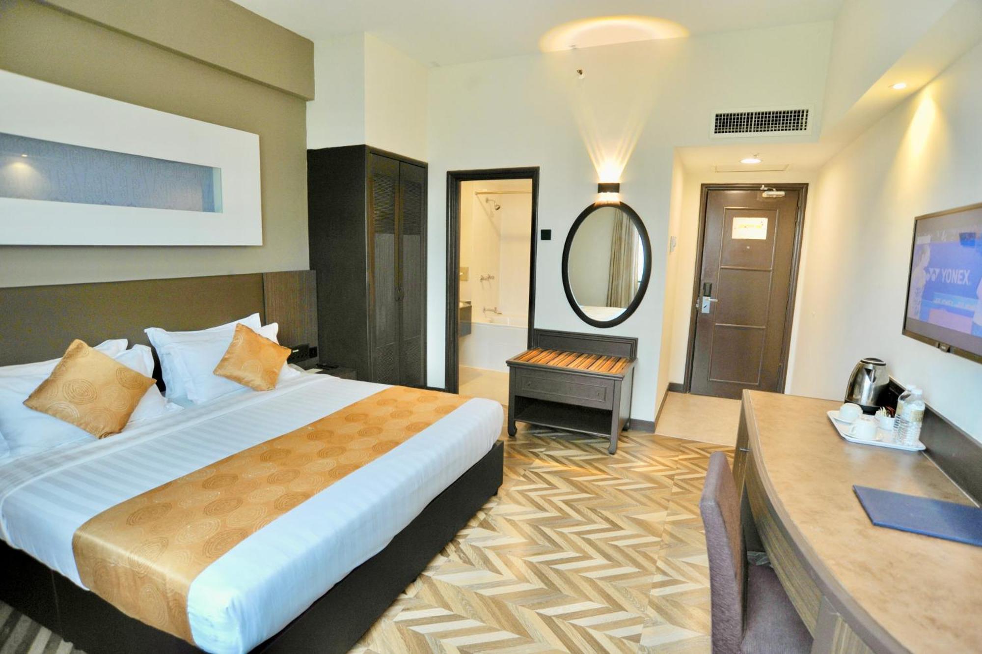 Regalpark Hotel Куала-Лумпур Экстерьер фото