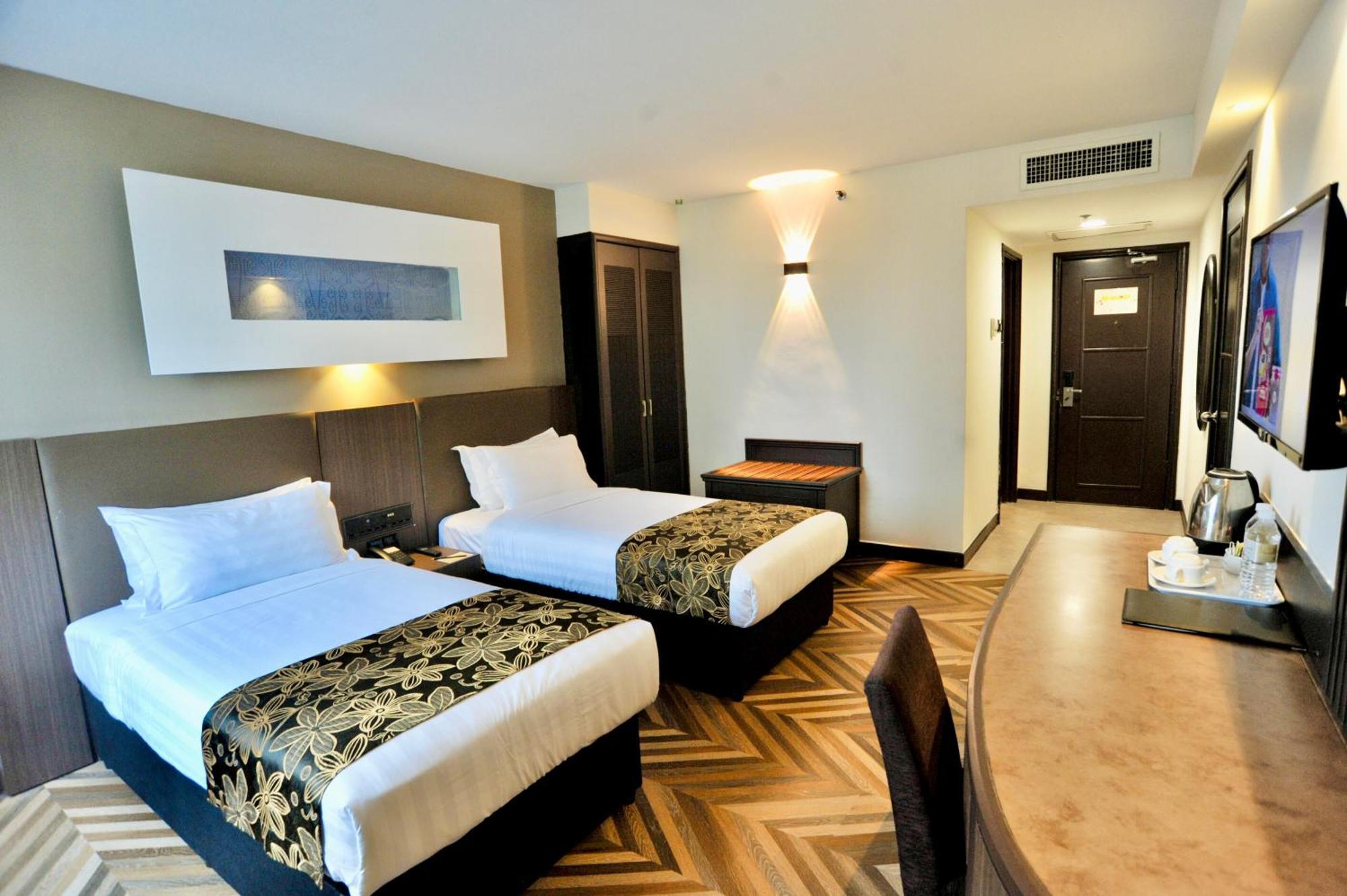 Regalpark Hotel Куала-Лумпур Экстерьер фото