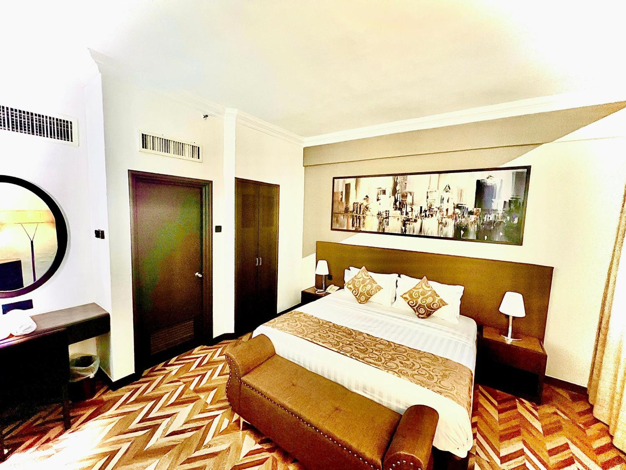 Regalpark Hotel Куала-Лумпур Экстерьер фото
