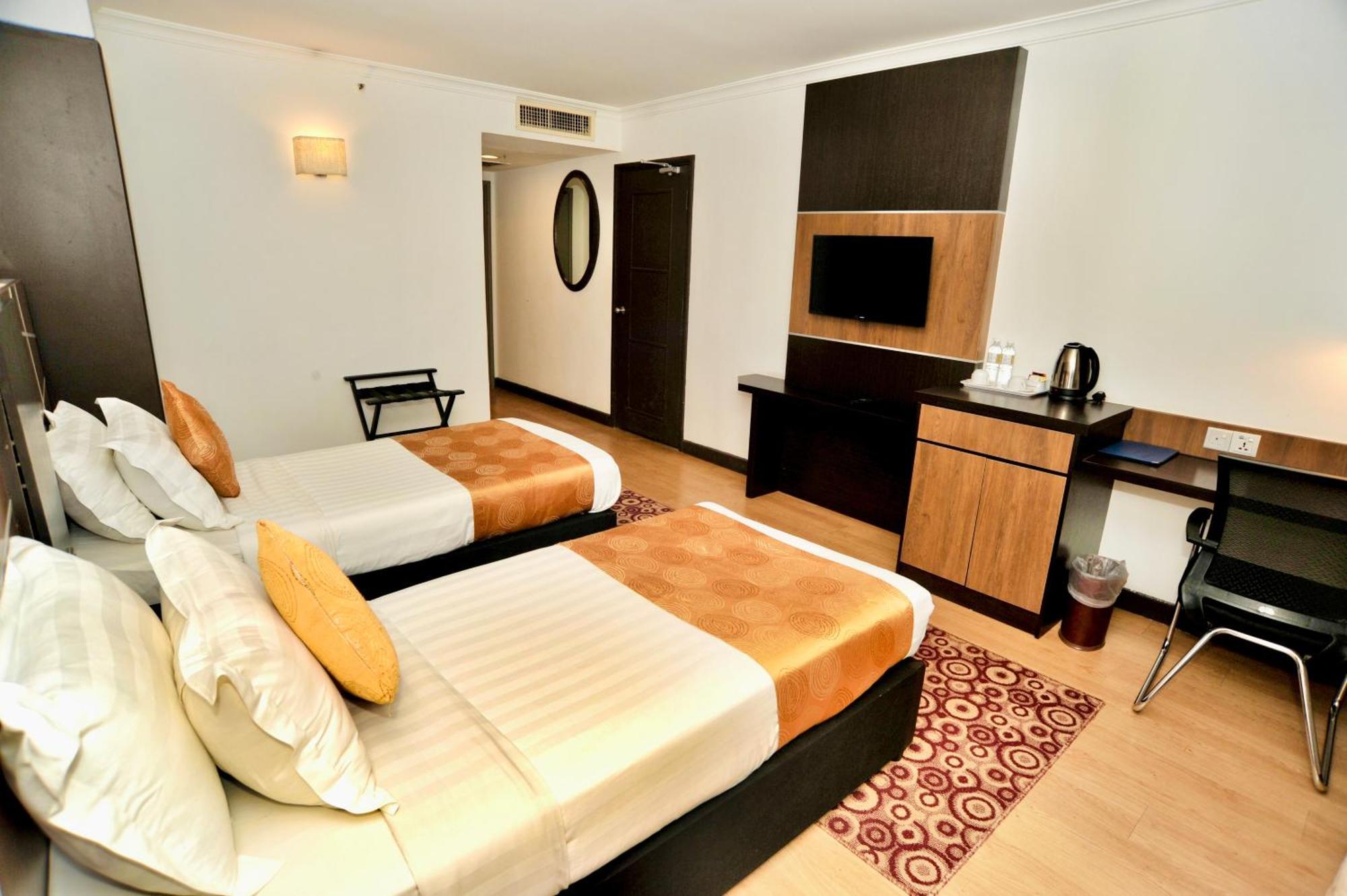 Regalpark Hotel Куала-Лумпур Экстерьер фото