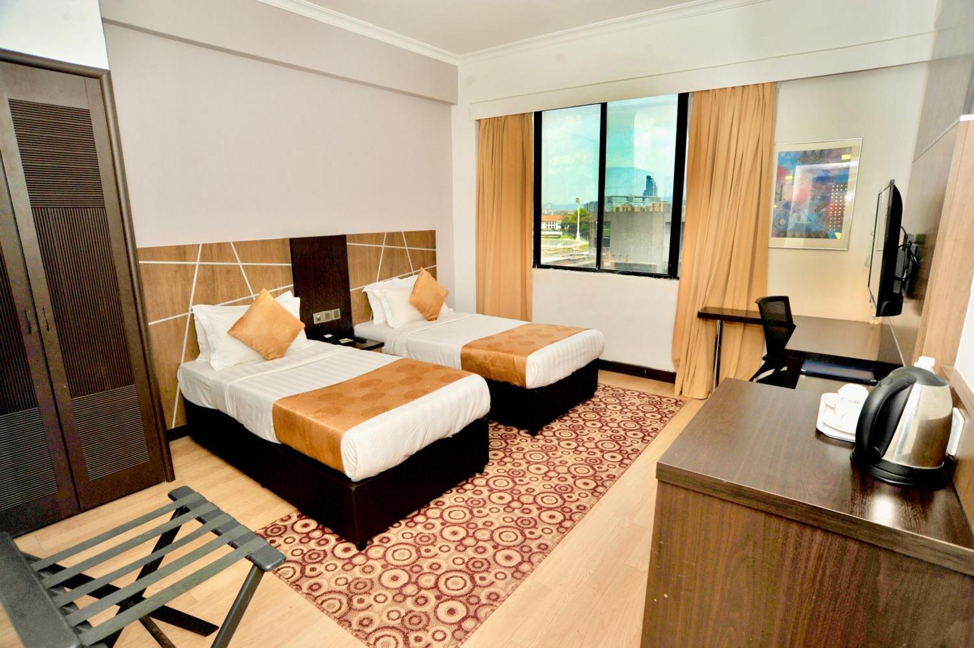 Regalpark Hotel Куала-Лумпур Экстерьер фото