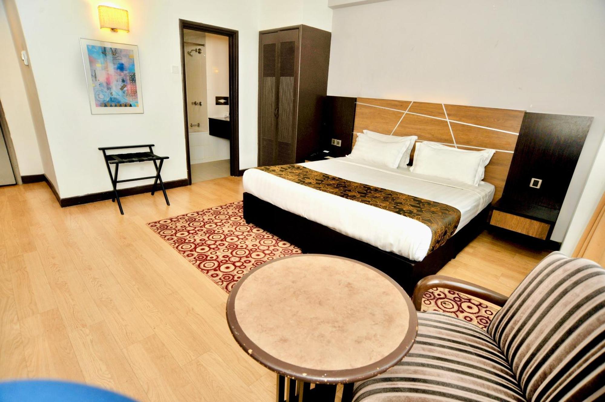 Regalpark Hotel Куала-Лумпур Экстерьер фото
