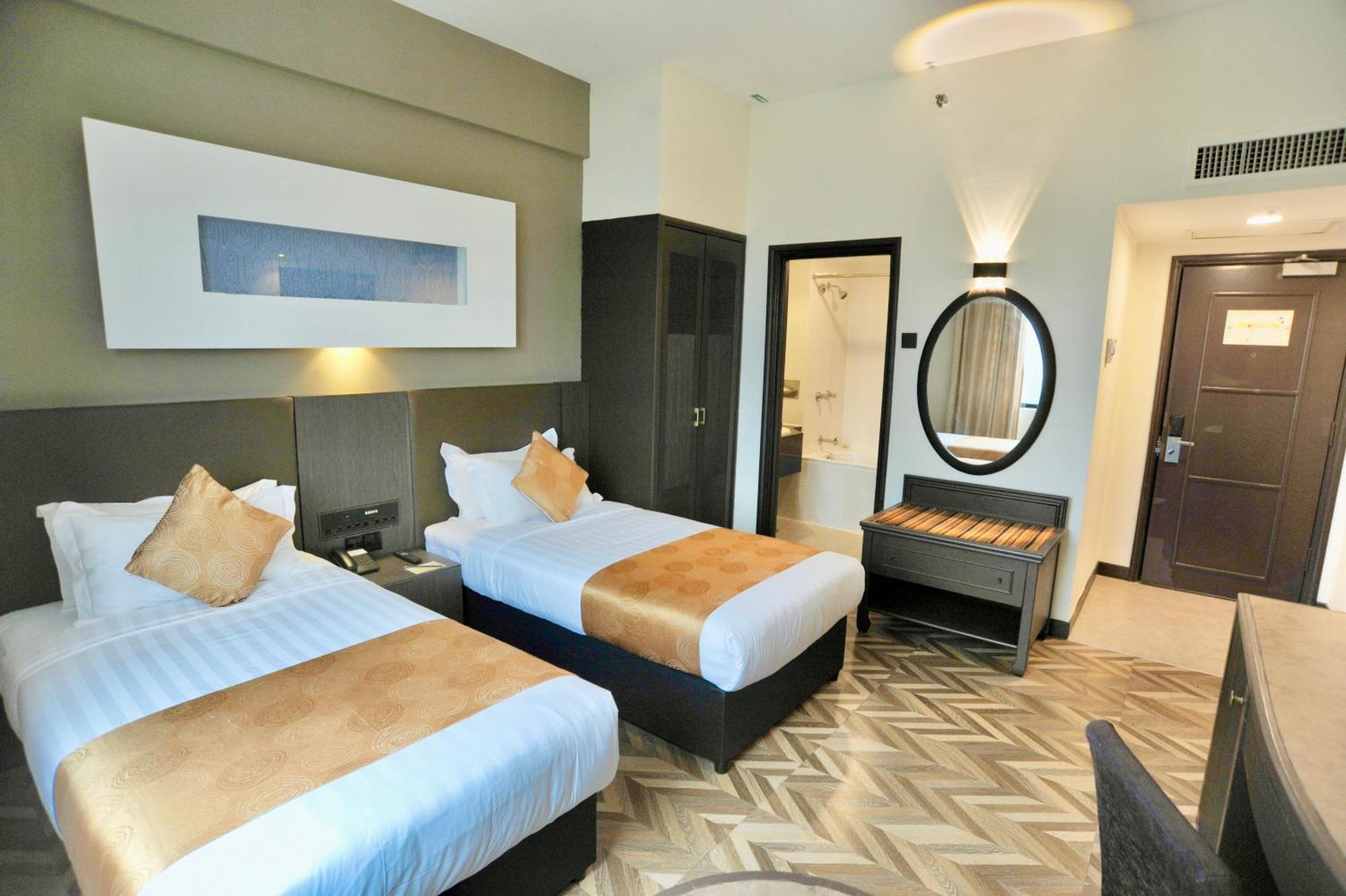 Regalpark Hotel Куала-Лумпур Экстерьер фото