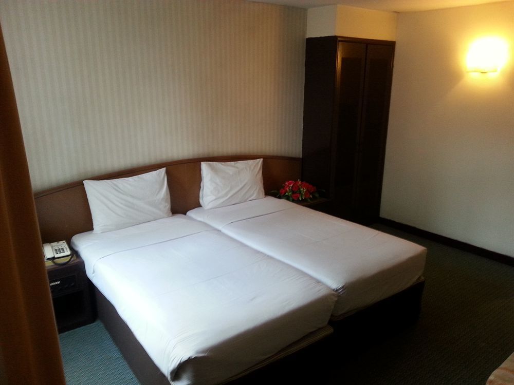 Regalpark Hotel Куала-Лумпур Экстерьер фото